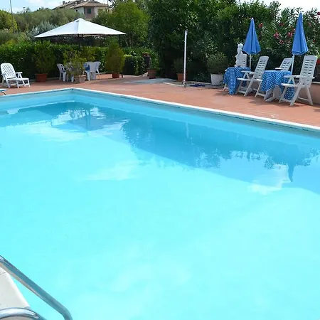 Con Piscina E Tennis *