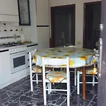 Con Piscina E Tennis