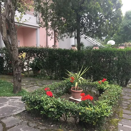 Aparthotel Con Piscina E Tennis 4*